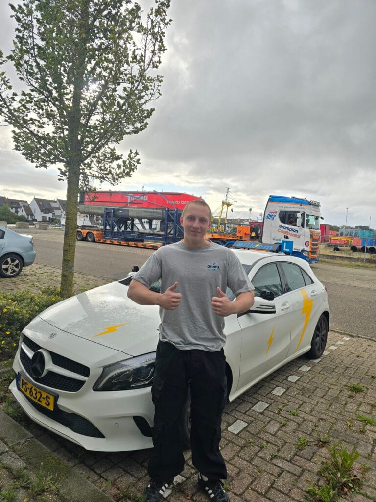 Thomas geslaagd voor zijn autorijbewijs