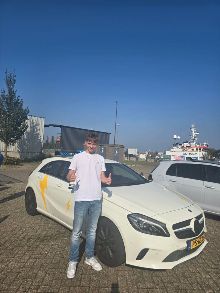 Gerben in 1x geslaagd voor zijn autorijbewijs Gerben in 1x geslaagd voor zijn autorijbewijs